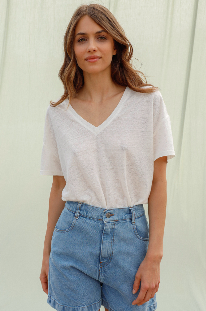 Indi And Cold - Linen Mix V-Neck Tee - Ivory