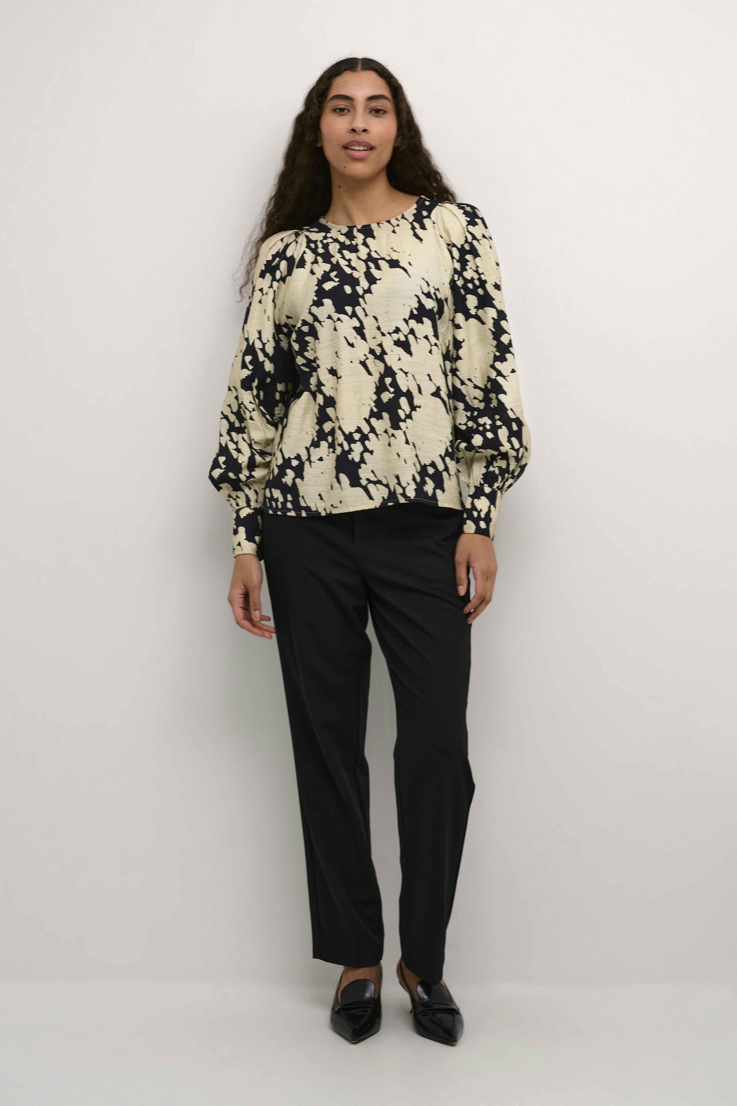 Kaffe - KAlouise Blouse - Black Sand Graphic Cloud