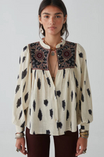 Load image into Gallery viewer, Maison Hotel - Macarena Blouse - Dust In the Wind Ivory
