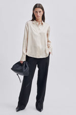 Load image into Gallery viewer, Second Female - Galia Silky Shirt - French Oak
