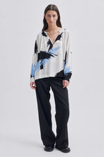 Load image into Gallery viewer, Second Female - Josie Graphic Print Blouse - Open Air
